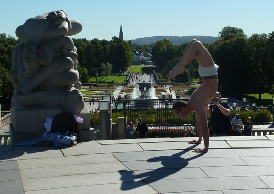 Yoga im Vigeland Park