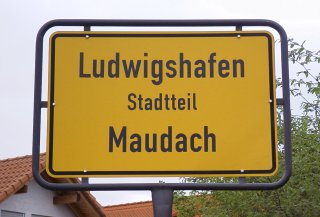 Ortschild von Maudach